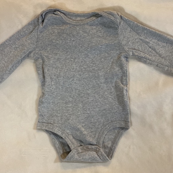 Carter’s onesie - Picture 2 of 8